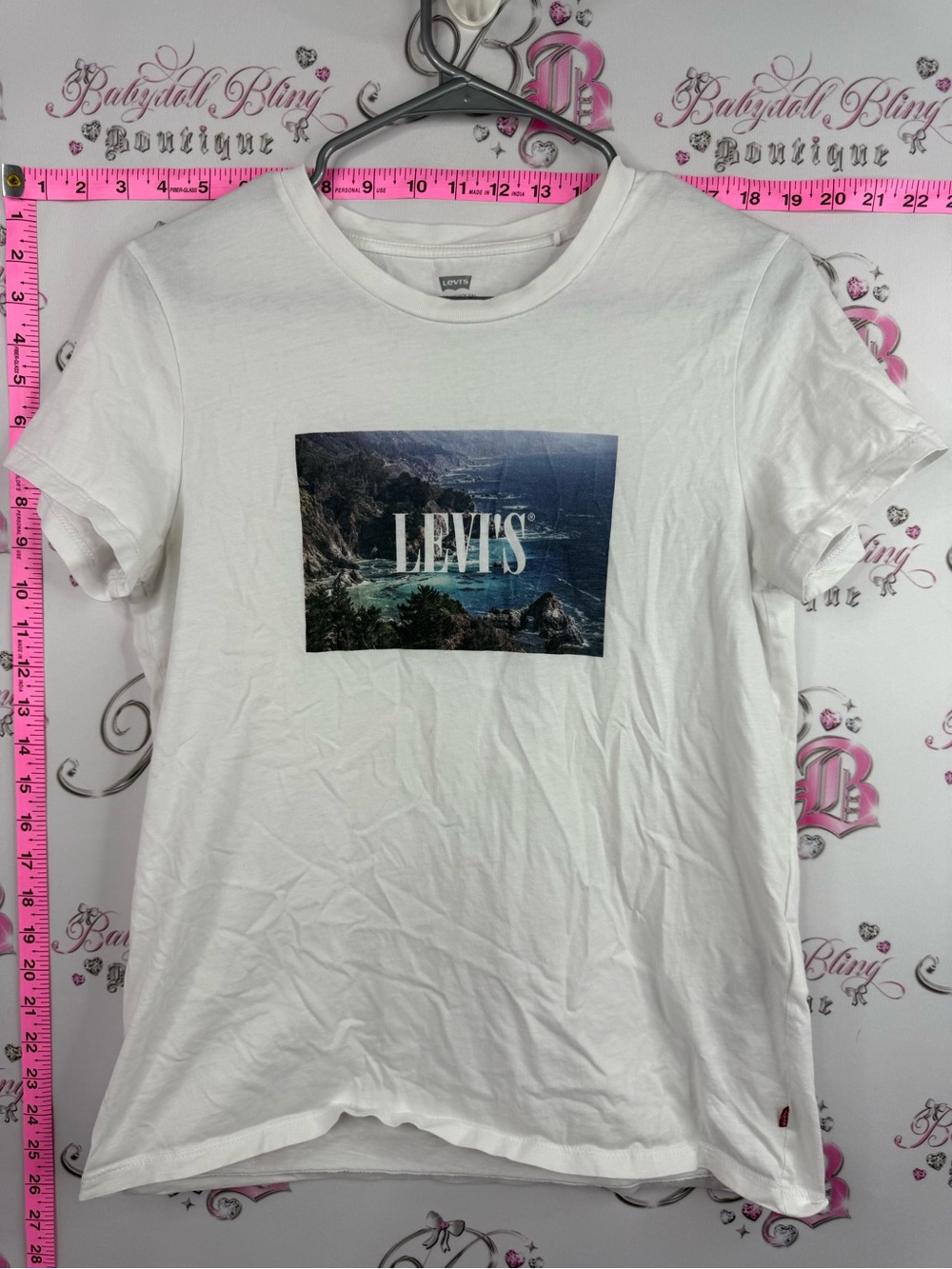 Levi's tshirt beach theme ocean White Scenic Graphic Crewneck Tee